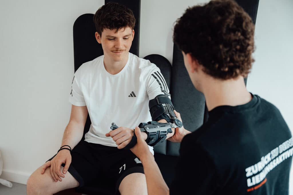 Manual therapy at REHAFABIK.