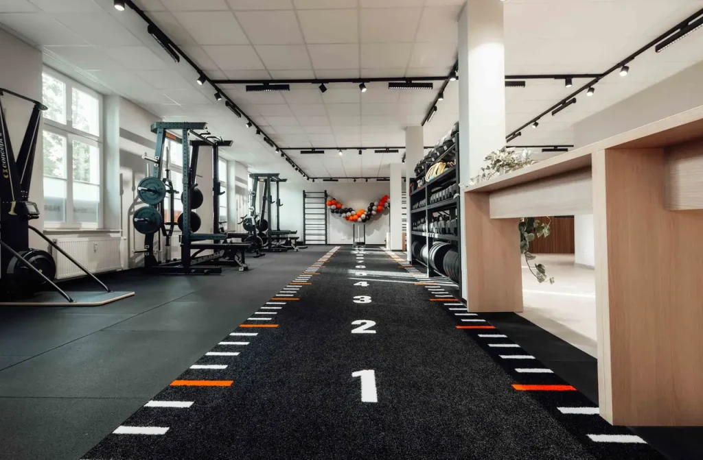 REHAFABRIK Physical Therapy, Oldenburg Location: Equipment Room with Treadmill