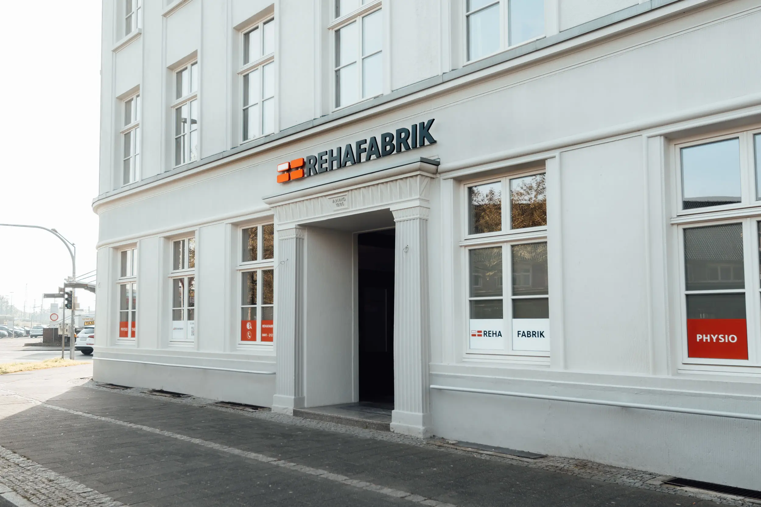 Eingang zur Rehafabrik Physiotherapie